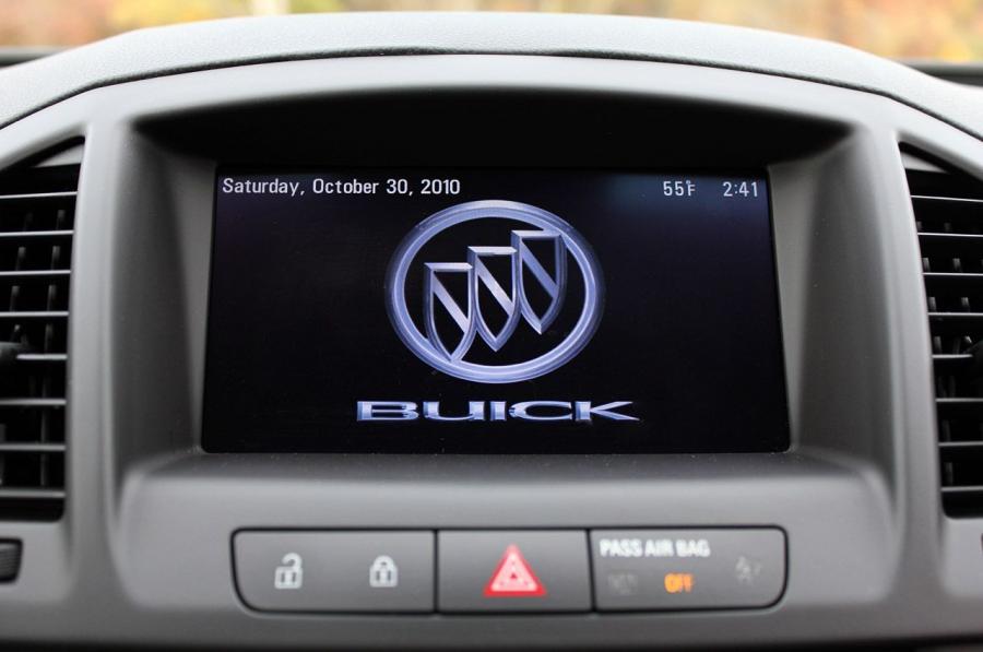  Buick Regal CXL 2011 года  (фото 21 из 47)